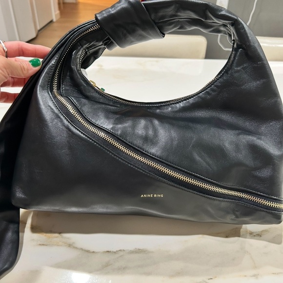 Anine Bing Sleek Black Shoulder Bag with Zipper - Picture 1 of 6